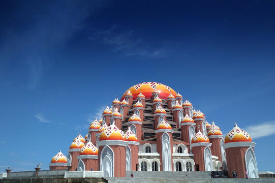 99 kubah emas mosque or 99 golden dome mosque at losari beach makassar indonesia