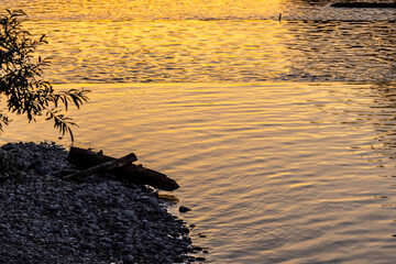 abendstimmung flussbett emme emmental schweiz steine gewässer schweiz flussufer