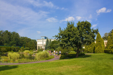 Fototapeta na wymiar Park in Mezhyhirya (former ex-president residence of President Yanukovych) in Kyiv region, Ukraine 