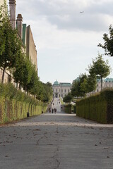Naklejka premium Seitenpfad zum Schloss Belvedere in Wien