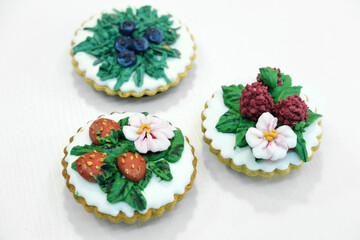 A set of gingerbread in the form of flowers on a white background. Gift set