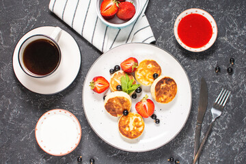 Cottage cheese pancakes, ricotta fritters or syrniki with currant and strawberries. Healthy and delicious breakfast