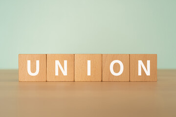 「UNION」と書かれたブロック
