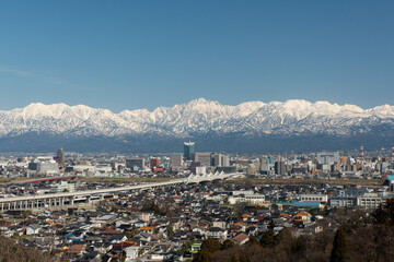 富山市と立山連峰（呉羽山展望台から）