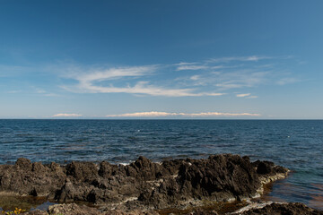 海の向こうの立山連峰