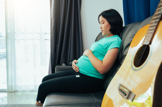 pregnant woman with positive emotions 