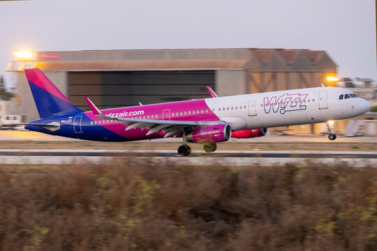 Wizzair Bilder – Durchsuchen 453 Archivfotos, Vektorgrafiken und Videos ...