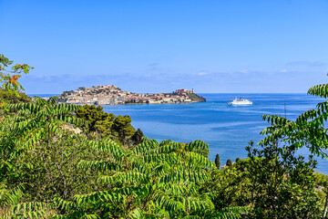 Portoferraio, Festung, Forte Stella, Forte Falcone, Leuchtturm, Altstadt, Hafen, Darsena, Insel Elba, Fischerboote, Boote, Fähre, Fährhafen, Badestrand, Toskana, Toskanischer Archipel, Sommer, Italien