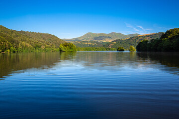 Fototapeta na wymiar Lac Chambon, Auvergne, France