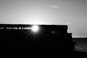 Resplandor solar en blanco y negro