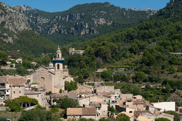 Fototapeta na wymiar Valldemossa Majorka Hiszpania panorama miasta