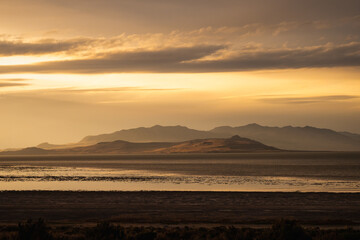 Fototapeta na wymiar Amazing sunset on the Great Salt Lake, Utah.