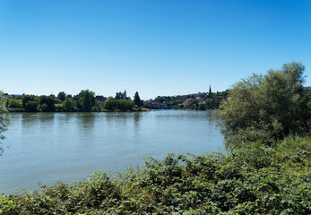 Fototapeta na wymiar Stadt Laufenburg (Baden-Deutschland) und Zwillingsstadt (Kanton Aargau-Schweiz) am gegenüberliegenden Ufer des Rheins