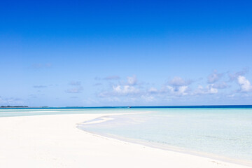 Fototapeta na wymiar Sunny tropical Caribbean beach and turquoise water, island vacation, hot summer day