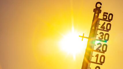 Hot weather - Heat wave / Summer heat background - Thermometer yellow orange sky and sun rays - obrazy, fototapety, plakaty