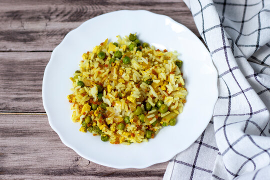Vegan Thai fried rice with vegetables and tofu.