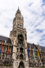 Fototapeta premium Rathaus in München mit Pride-Fahnen