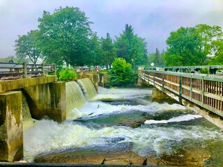 Obraz premium waterfall on the river with bridge