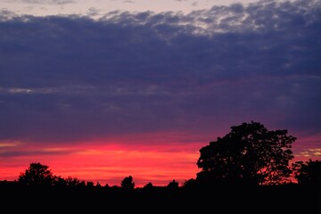 Sonnenuntergang über einer Kleinstadt