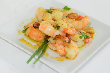 Cola de langostino vannamei al ajillo