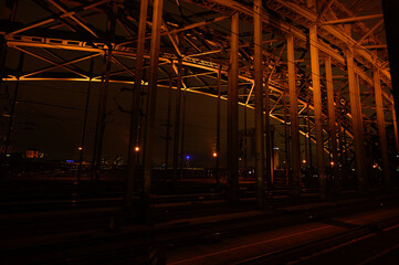 Hohenzollernbrücke bei Nacht in Köln