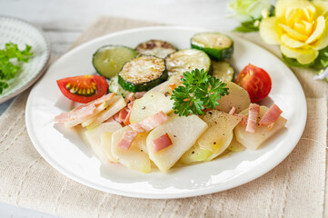 家庭菜園で採れた夏野菜のソテー
