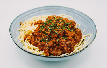 Un plato de espaguetis con salsa boloñesa ideal para un menu infantil