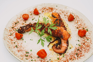 Un excelente plato gourmet de pulpo a la gallega