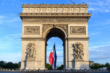 FRANCE - PARIS - CHAMPS ELYSEES - JULY 14 2022. Early in the morning, the French flag is raised under the Arc de Triomphe for the Bastille Day. - obrazy, fototapety, plakaty