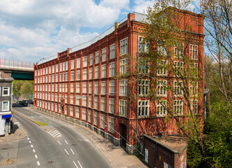 Bemerkenswerte Fassade des Fabrikgebäudes der ehemaligen Bandweberei Frowein in Wuppertal