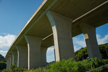 兵庫県・加古川市、高速道路の美的構造
