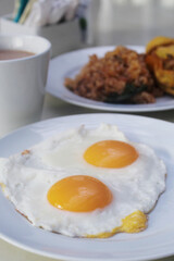fried sunny side up eggs 