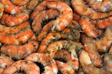 Crevettes dans une marinade en gros plan