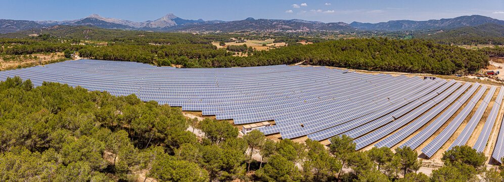 parque de energ&iacute;a solar fotovoltaica, ses Barraques, Calvi&aacute;, Mallorca, Balearic Islands, Spain