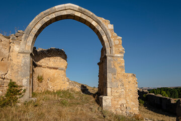 abside y arco triunfal de la iglesia de San Juan, siglo XII, castillo del siglo XV, Berlanga de Duero, Soria,  comunidad autónoma de Castilla y León, Spain, Europe