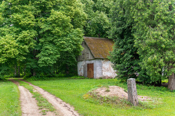 Fototapeta na wymiar traditional barn in estonia, europe