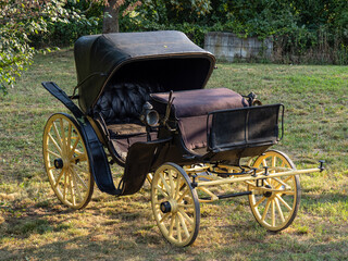Fototapeta na wymiar Vintage four-wheel horse drawn carriage