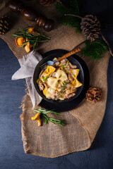 Chanterelles with pasta and cream sauce