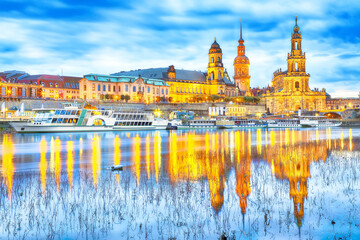 Obraz premium Sunset on Elbe river with panorama of Cathedral of the Holy Trinity or Hofkirche, Bruehl's Terrace or The Balcony of Europe