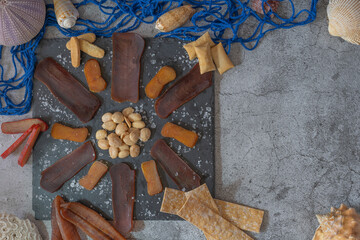salazones variados de mojama de atún, hueva de mújol, de maruca y de caballa con almendras y...