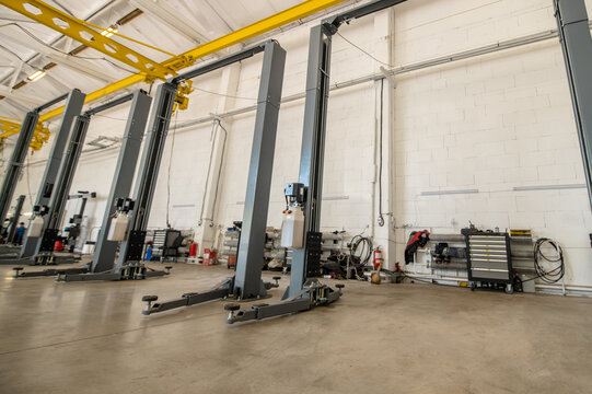 Premises with devices in car workshop