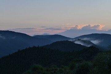 Obraz premium 朝靄の砥峰高原 