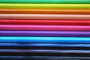 line of colored pencils of various colors