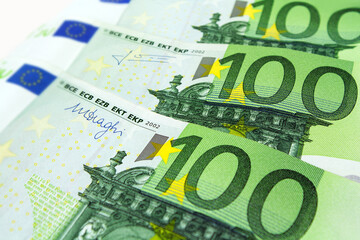 300 Euro Geldscheine auf weissem Hintergrund Nahaufnahme - obrazy, fototapety, plakaty
