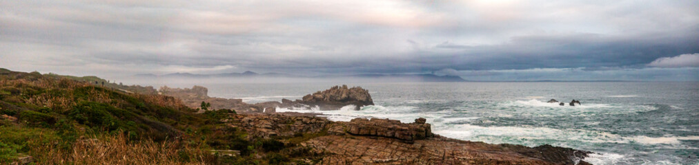 The garden route cliff that runs along the fynbos peninsula along the entire South African coast from Port Elizabeth to Cape Town and is ideal for vacations and sightseeing.