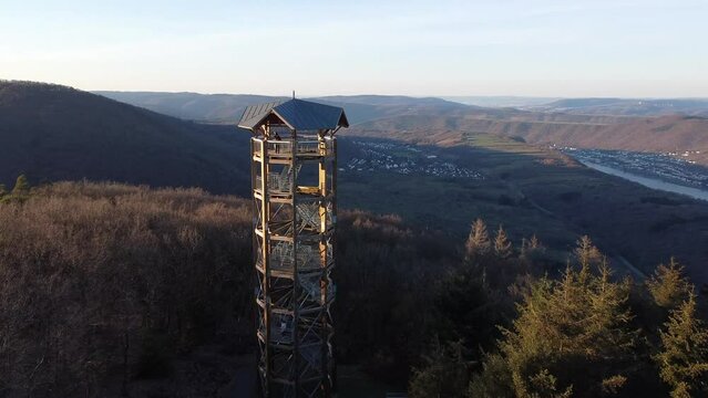 Sch&ouml;ner Aussichtspunkt im Mittelrheintal beim Sonnenuntergang