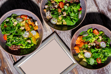 Salad with salmon and vegetables