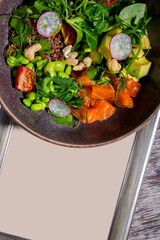 Salad with salmon and vegetables