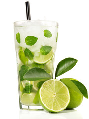 Mojito Cocktail mit weissem Rohrzucker - Freigestellt