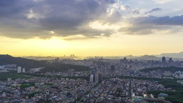 Time lapse 4K : Day to night at Seoul City Skyline, South Korea